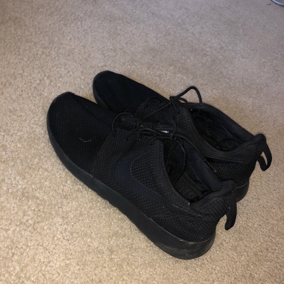 Nike Roche - Picture 2 of 4